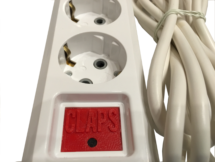 Выключатель от хлопков CLAPS EXT (дистанционный хлопковый электронный выключатель) в корпусе электрического удлинителя-тройника, вид сверху